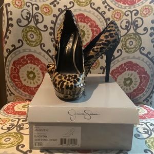 Leopard print round toe 4” heels
